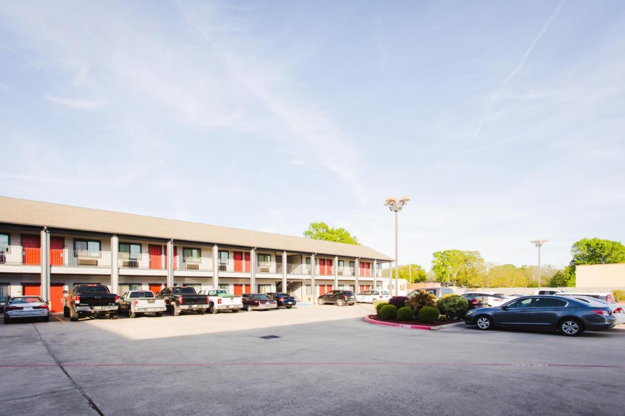Palace Inn And Suites Baytown Exterior photo